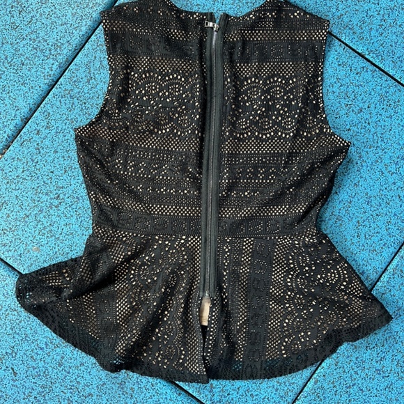 BCBG peplum top lace size M - Picture 3 of 3